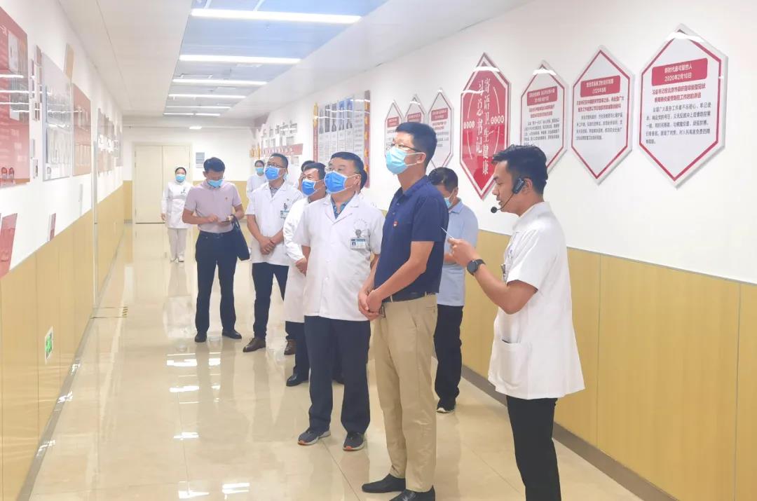 市衛(wèi)健委黨委副書記徐健一行蒞臨市鐘吾醫(yī)院慰問抗疫醫(yī)務人員(圖3) 市衛(wèi)健委黨委副書記徐健一行蒞臨市鐘吾醫(yī)院慰問抗疫醫(yī)務人員(圖3)